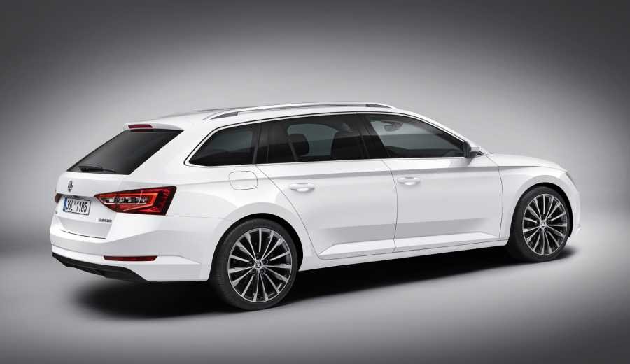 Skoda Superb Estate side view
