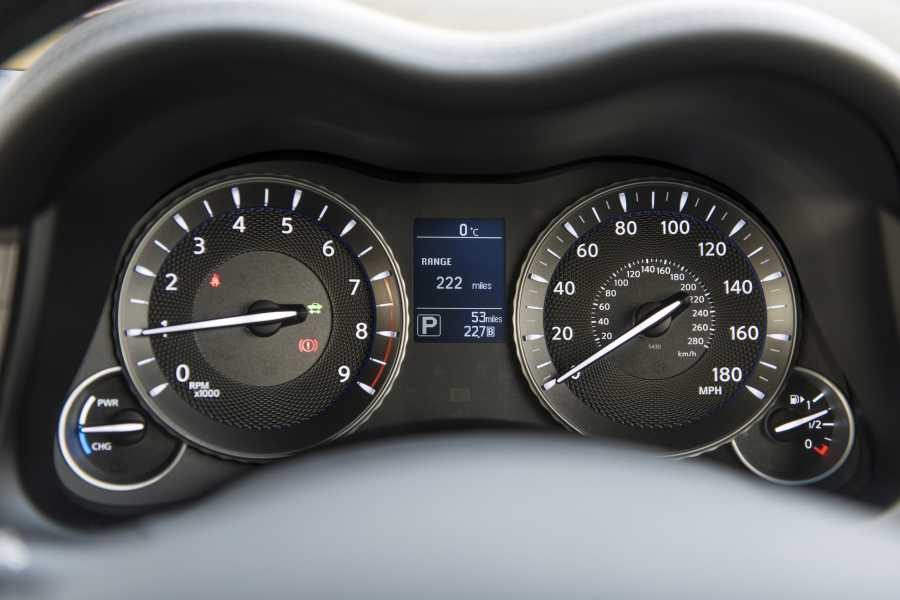 infinitiq70dash